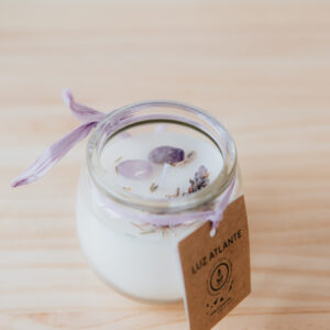 vela artesanal de lavanda y amatista